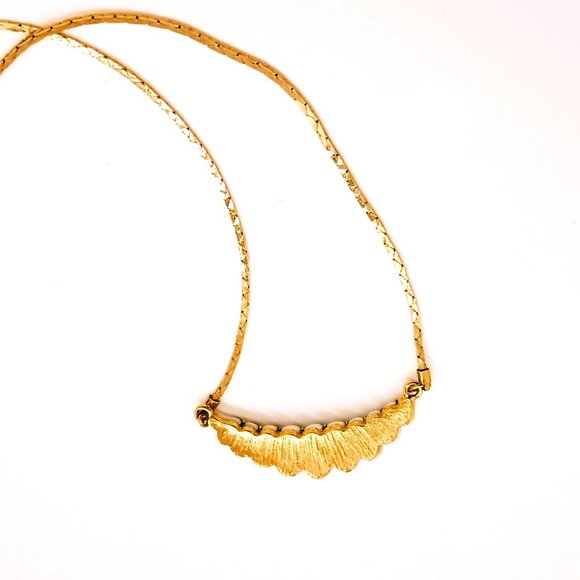 Avon 80's Gatsby Collection Necklace 16" Vintage White Scalloped Swirl Gold Tone - Picture 6 of 7